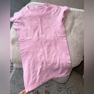 Lululemon tshirt